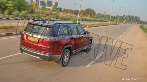 Esplora gli esterni Jeep Meridian 2022 Limited:design premium e prestazioni robuste 