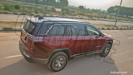 Esplora gli esterni Jeep Meridian 2022 Limited:design premium e prestazioni robuste 