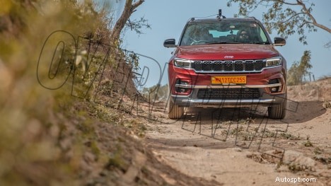 Esplora gli esterni Jeep Meridian 2022 Limited:design premium e prestazioni robuste 