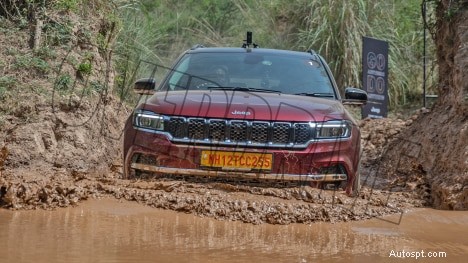 Esplora gli esterni Jeep Meridian 2022 Limited:design premium e prestazioni robuste 