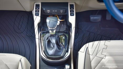Kia Carens Luxury Plus 2022 – 7 posti, motore da 1,5 litri, interni con cambio automatico a 6 velocità 
