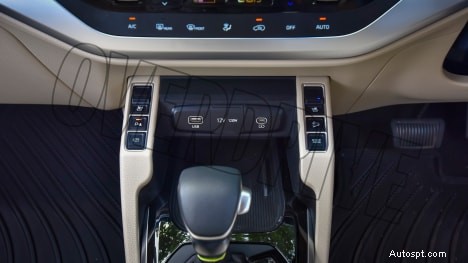 Kia Carens Luxury Plus 2022 – 7 posti, motore da 1,5 litri, interni con cambio automatico a 6 velocità 