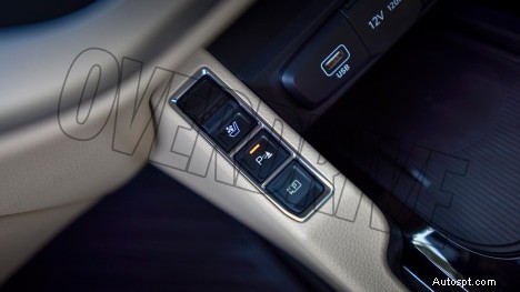 Kia Carens Luxury Plus 2022 – 7 posti, motore da 1,5 litri, interni con cambio automatico a 6 velocità 