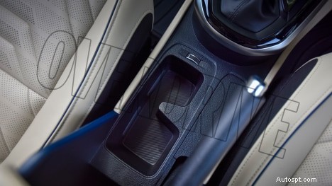Kia Carens Luxury Plus 2022 – 7 posti, motore da 1,5 litri, interni con cambio automatico a 6 velocità 