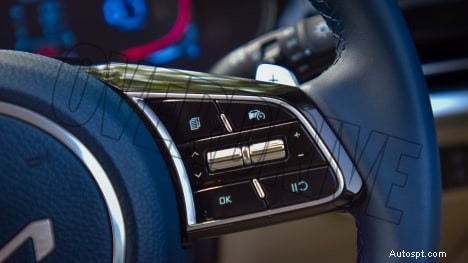 Kia Carens Luxury Plus 2022 – 7 posti, motore da 1,5 litri, interni con cambio automatico a 6 velocità 