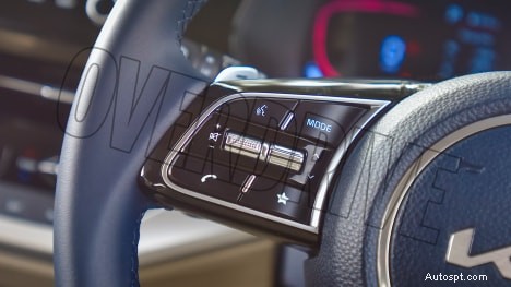 Kia Carens Luxury Plus 2022 – 7 posti, motore da 1,5 litri, interni con cambio automatico a 6 velocità 
