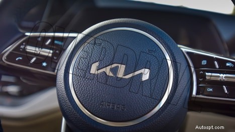 Kia Carens Luxury Plus 2022 – 7 posti, motore da 1,5 litri, interni con cambio automatico a 6 velocità 