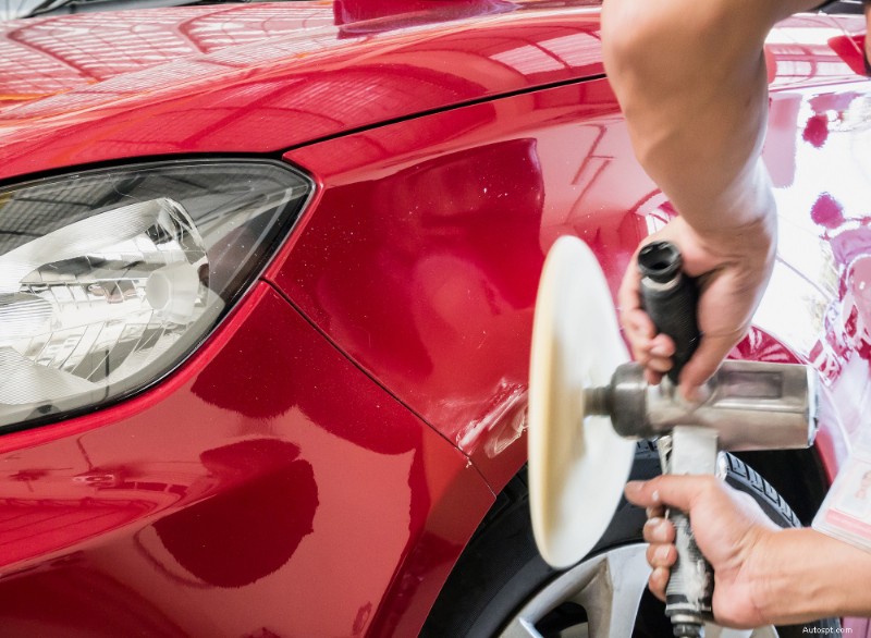 Guida esperta:come rimuovere le ammaccature da grandine dalla tua auto 