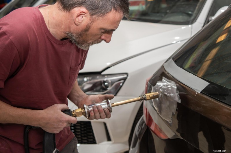 Guida esperta:come rimuovere le ammaccature da grandine dalla tua auto 