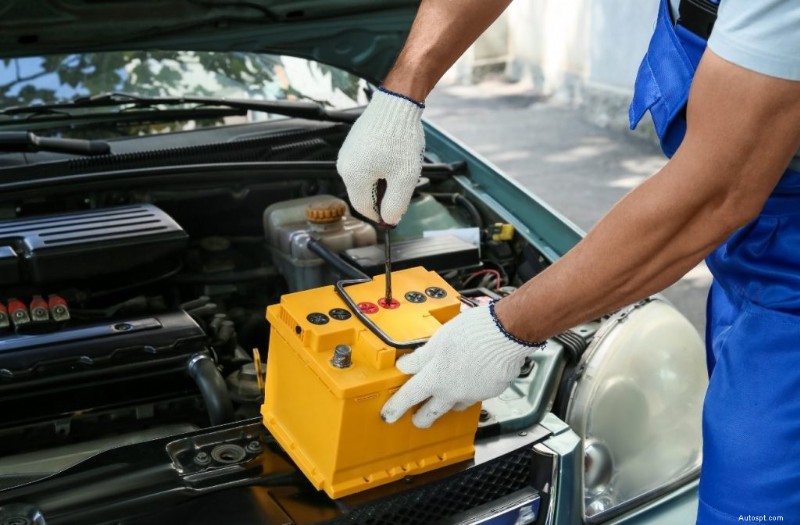 La batteria dell auto fa scintille durante la connessione? Perché è sicuro e come gestirlo 