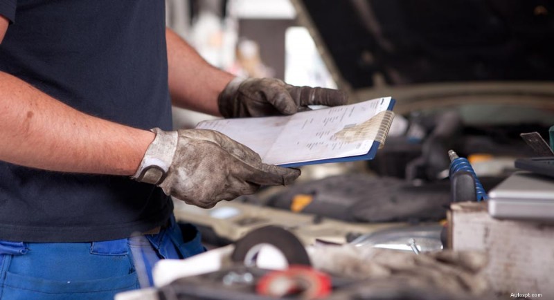 Avviso rumore auto:quando chiamare un meccanico 