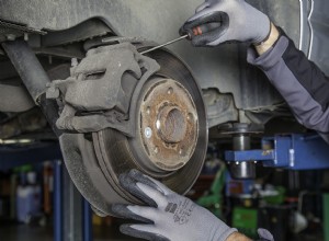Spiegazione del liquido dei freni:perché è importante e come mantenerlo 