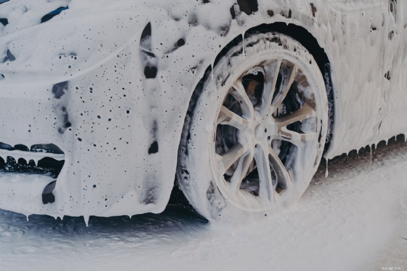 Snow Foam e shampoo per auto:differenze chiave e come scegliere quello giusto 