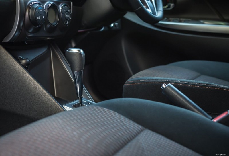 Tecniche facili e veloci per rimuovere la sabbia dalla tua auto 