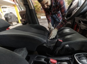 Pulizia semplice degli interni dell auto:suggerimenti per la rimozione del latte versato 
