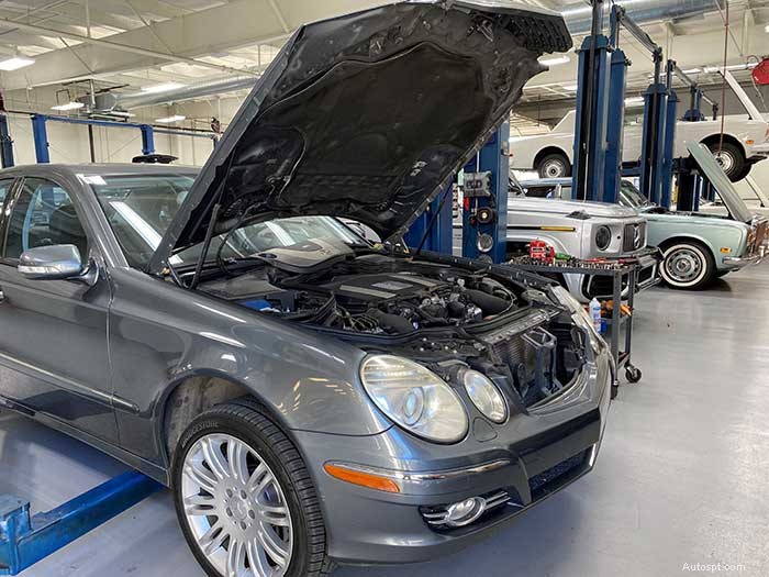 Come gestire in sicurezza il surriscaldamento del motore Mercedes 