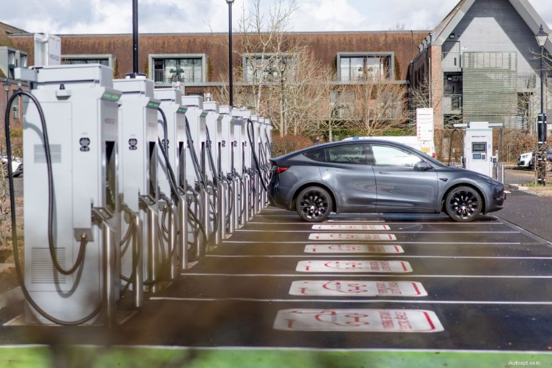 Come pagare la ricarica pubblica dei veicoli elettrici nel Regno Unito:semplice, sicuro e conveniente 