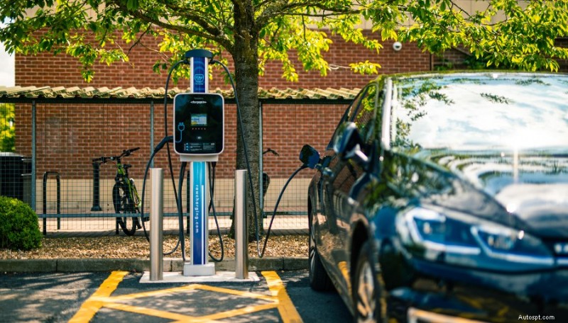 Cos è la tariffazione a destinazione? Alimenta il tuo veicolo elettrico mentre esplori 