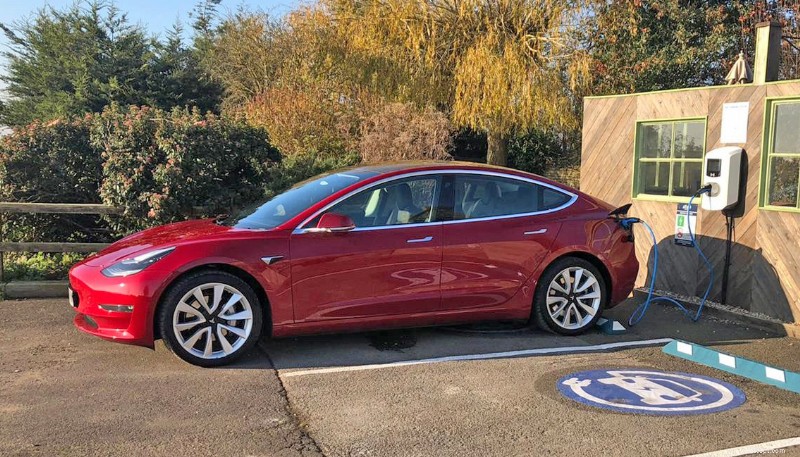 Cos è la tariffazione a destinazione? Alimenta il tuo veicolo elettrico mentre esplori 