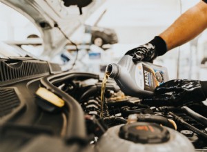 Come i cambi d olio regolari proteggono il tuo motore e ti fanno risparmiare denaro 