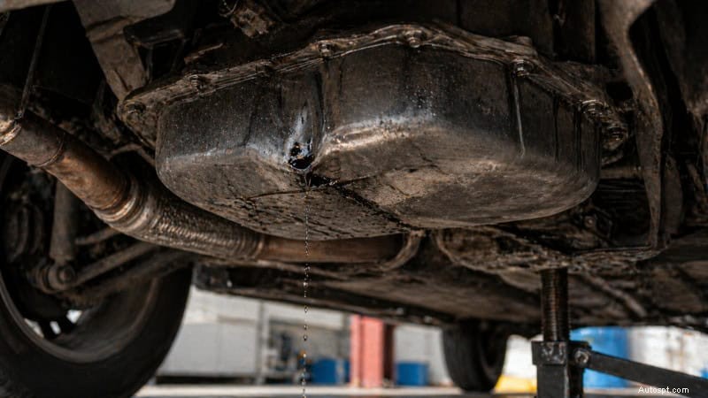 Spiegazione delle perdite di olio per auto:cause, sintomi, riparazioni e stime dei costi - Rx Mechanic 