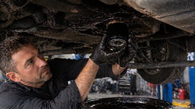 Spiegazione delle perdite di olio per auto:cause, sintomi, riparazioni e stime dei costi - Rx Mechanic 
