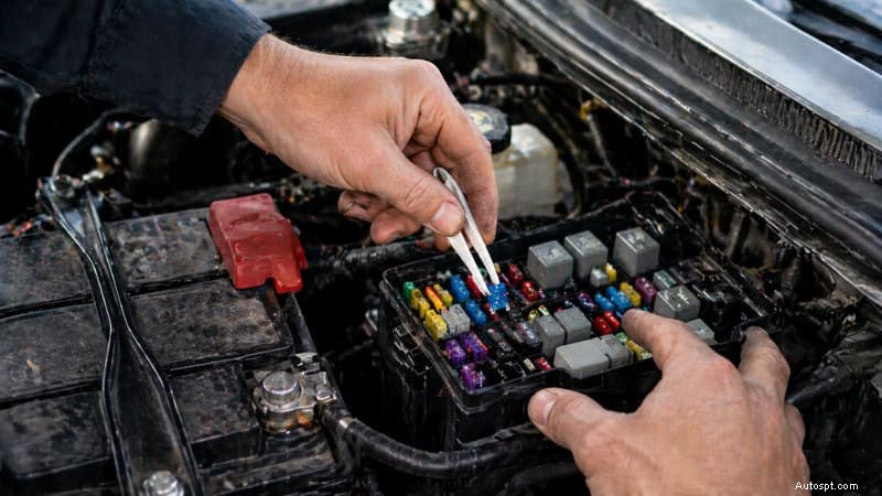 Sistema di infotainment morto? Diagnosticare, correggere e stimare i costi – Guida al meccanico Rx 