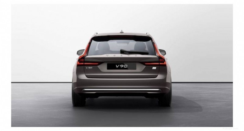Volvo V90 Recharge ibrida plug-in (station wagon) – Guida per l acquirente del Regno Unito all ultimo lusso elettrico 