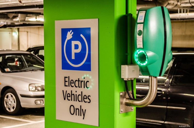 La guida definitiva del Regno Unito alle auto elettriche e alle reti di ricarica pubbliche 
