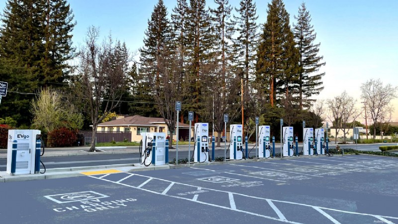 Il codice edilizio della California 2022 impone i caricabatterie per veicoli elettrici per nuovi sviluppi 