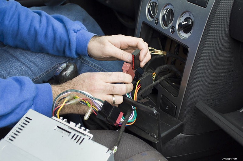 Perché l autoradio si accende ma non produce alcun suono:cause comuni e soluzioni rapide 
