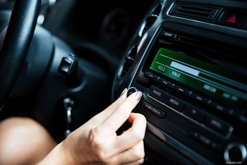 Perché l autoradio si accende ma non produce alcun suono:cause comuni e soluzioni rapide 