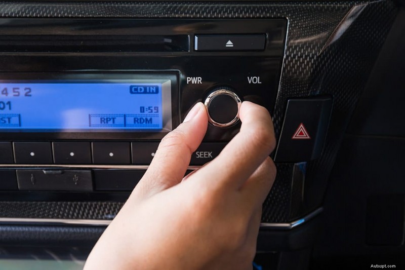 Perché l autoradio si accende ma non produce alcun suono:cause comuni e soluzioni rapide 
