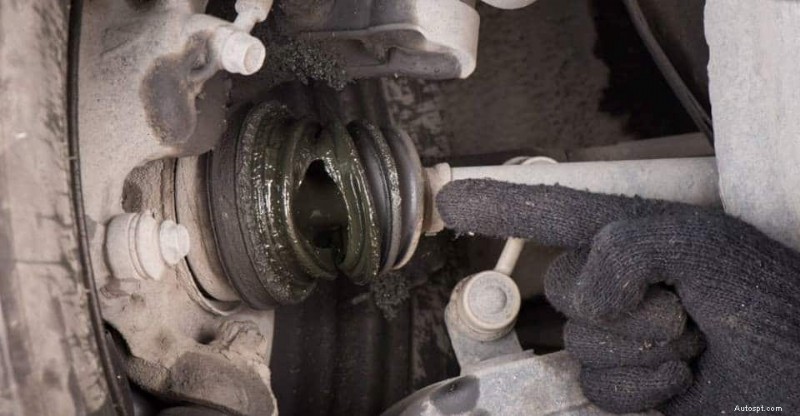 Perché la tua auto trema a una velocità superiore a 60 miglia orarie (e come risolverla) 