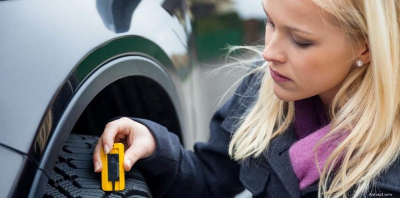 Segni chiave che gli pneumatici della tua auto sono sbilanciati (e perché è importante) 