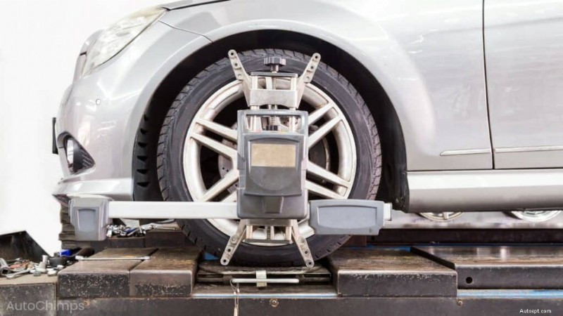 Segni chiave che gli pneumatici della tua auto sono sbilanciati (e perché è importante) 