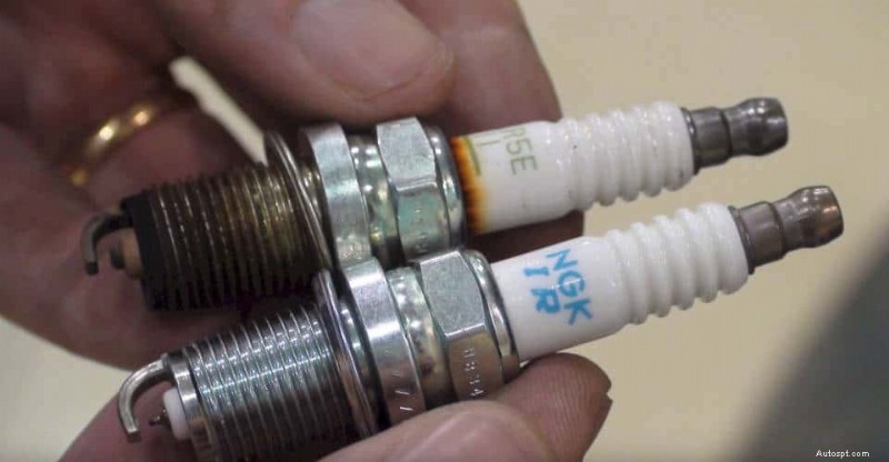 P0302 Spiegazione del codice di mancata accensione:sintomi, cause, soluzioni e costi di riparazione 