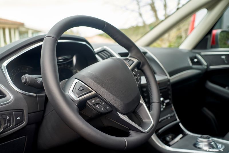 Tendenze automobilistiche del 2026:sicurezza, intelligenza artificiale e veicoli elettrici convenienti che dovresti conoscere 