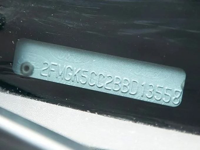 Decodifica il VIN della tua auto per trovare il codice motore e l anno del modello 
