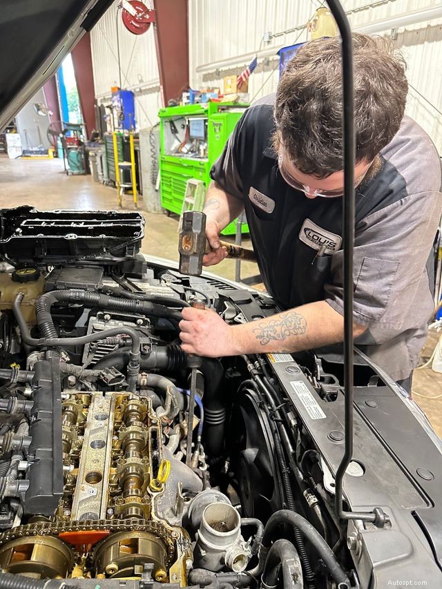 Comprendere i rumori del ticchettio dell auto:cause, sintomi e soluzioni 