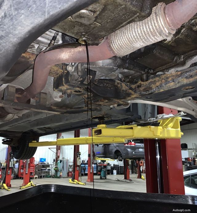 Comprendere i rumori del ticchettio dell auto:cause, sintomi e soluzioni 