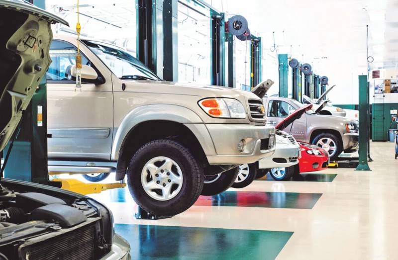 Spiegazione del battito del motore:cause, sintomi e come risolverlo 