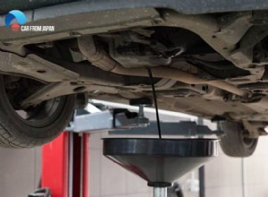 Perché la tua auto perde olio quando è parcheggiata:cause comuni e soluzioni rapide 