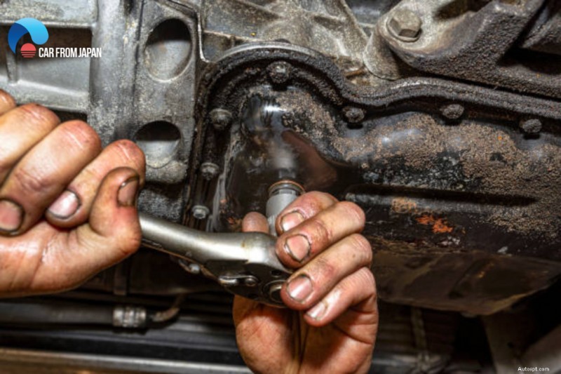 Perché la tua auto perde olio quando è parcheggiata:cause comuni e soluzioni rapide 