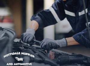 Le principali abitudini di guida che danneggiano la tua auto (e come evitarle) 