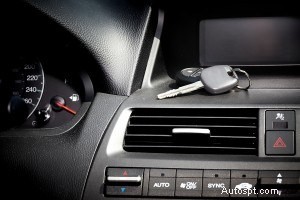 5 segnali chiave che il condizionatore della tua auto necessita di una riparazione immediata 