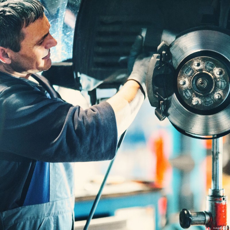 German Car Care:spiegazione dei servizi di manutenzione e riparazione 