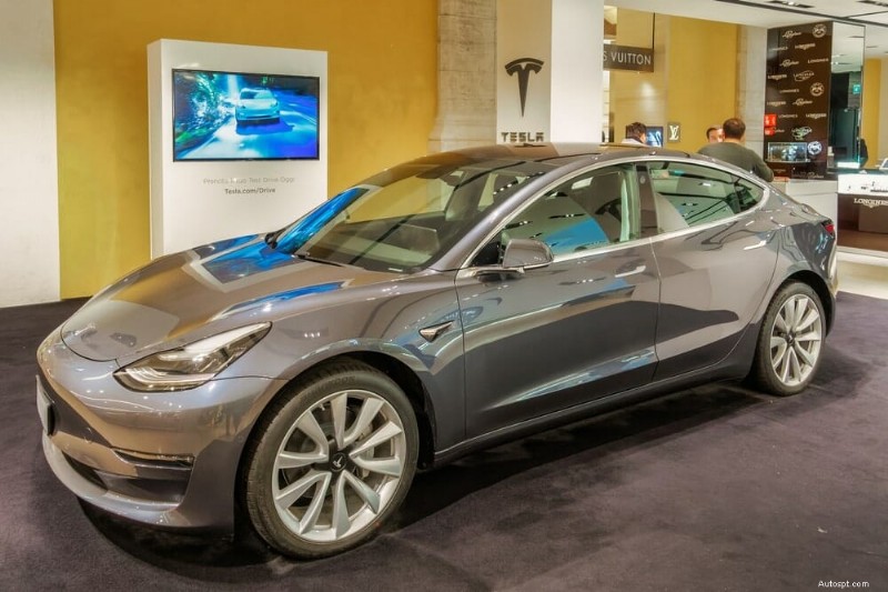 Spiegazione dei prezzi degli pneumatici Tesla:perché sono alti e quanto durano 