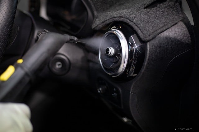 Guida passo passo per pulire i filtri AC della tua auto a casa 