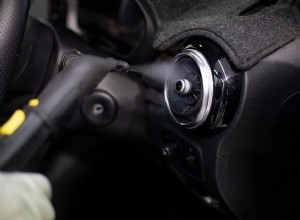 Guida passo passo per pulire i filtri AC della tua auto a casa 